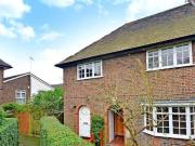 Neale Close, London, 2 Bedroom Maisonette