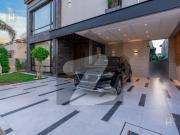Near dolmen mall mazhar munir design fully funished...