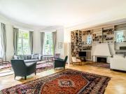 Near international School: Villa with idyllic garden