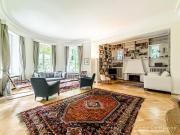 Near international School: Villa with idyllic garden