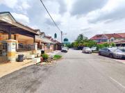 NEAR MASJID Renovated Terrace House Seksyen 9 Bandar...