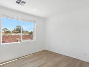 NEAR NEW 3 X 2 TOWNHOUSE IN PRIME LOCATION!