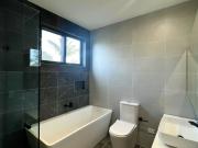Near New 5 bedroom Stunning Duplex in Dundas Valley