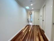 Near New 5 bedroom Stunning Duplex in Dundas Valley