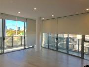 NEAR NEW BRIGHT 2BED TIMBER FLOORS LARGE UNDERCOVER...