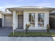 Near New Courtyard Living