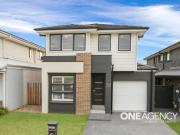 NEAR NEW MODERN FAMILY HOME!