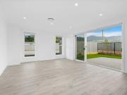 Near New Villa! 3 Bed, 2 Bath, 2 Car