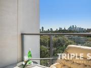 NEARLY BRAND NEW MIRVAC APARTMENT NORTH ASPECT CITY VIEW