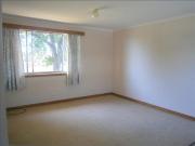 Neat 1 Bedroom Unit Close to Town CBD