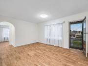 Neat 2 bedroom Unit in Fantastic Location