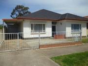 Neat 3 Bedroom Home in Convenient Royal Park Location