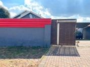 neat 3 bedroom house available for r.