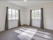 Neat and Tidy Home in Booval!