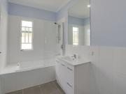 Neat and Tidy Home in Booval!