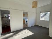 NEAT AND TIDY STUDIO APARTMENT IN THE HEART OF BONDI!