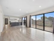 Neat & Convenient Unit in Ballarat East