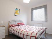 Neat double bedroom in Ratcliff Has a Room