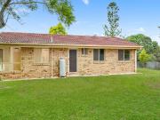 NEAT & TIDY LOW MAINTENANCE HOME New Flooring & Paint!
