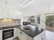 !REDUCED ! NEAT UNIT IN QUIET COMPLEX CLOSE TO SHOPS