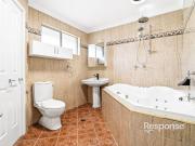 Need 4 bedrooms? Family Living in a Quiet Cul de Sac