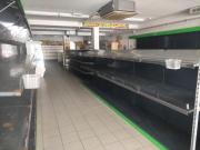 Negozio con cella frigo di 16mq