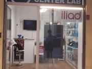 Negozio fronte strada su due livelli con bagno