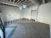 Negozio in affitto a Cascina