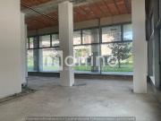 Locale commerciale in affitto a Nova Milanese