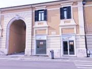 Locale commerciale in affitto a Sora