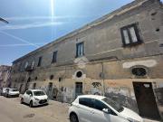 Nel cuore dell’area vesuviana, a ridosso della stazione...