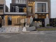 Nespak 3 Urgent Sale 1 Kanal | Park Facing | 7 Beds...