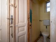 NEU+ 2 Zimmer Altbau Wohnung renovierungsbedürftig, viel...