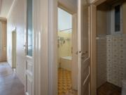 NEU+ 2 Zimmer Altbau Wohnung sanierungsbedürftig, in...