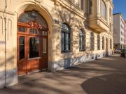 NEU+ 2 Zimmer Altbau Wohnung sanierungsbedürftig, in...