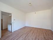 NEU+ 2 Zimmer Altbau Wohnung zum Sanieren entfalten Sie...