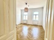 NEU! 2 Zimmer Altbautraum in bester Lage des 8. Bezirks!
