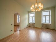 NEU+ 4 Zimmer ALTBAUWOHNUNG in ruhiger Lage!...