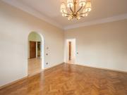 NEU+ 4 Zimmer ALTBAUWOHNUNG in ruhiger Lage!...