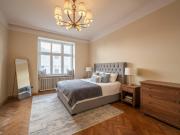 NEU+ 4 Zimmer ALTBAUWOHNUNG in ruhiger Lage!...