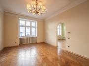 NEU+ 4 Zimmer ALTBAUWOHNUNG in ruhiger Lage!...