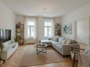 NEU+ Außergewöhnliche 3 Zimmer Altbauwohnung mit Balkon