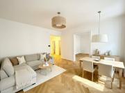 NEU! ERSTBEZUG! Generalsanierte 2 Zimmer Altbauwohnung...