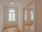 NEU+ Exzellent ausgestattete 2 Zimmer Altbau Wohnung in...