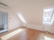 NEU+ Fantastisch aufgeteilte 4 Zimmer DG Wohnung in...