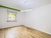 NEU: Helle, renovierte 2 Zimmerwohnung mit Garage in...