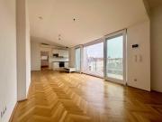 NEU + HELLE ZWEI Zimmer mit TERRASSE Altbau