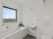 NEU + REIHENHAUS mit Balkon, Terrasse und Wohnkeller in...