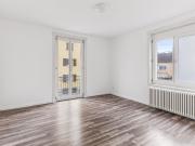 Neu renovierte 3 Zimmer Wohnung mit Balkon im 1. Stock...