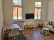 Neu renovierte Altbauwohnung Fully furnished apartment...